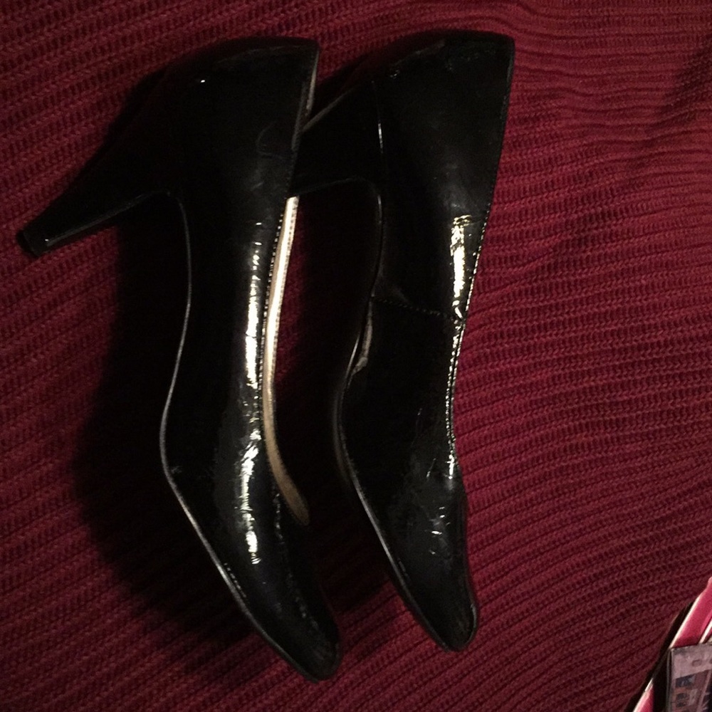 Black Pumps- Size 6 - Liz Claiborne Flex
